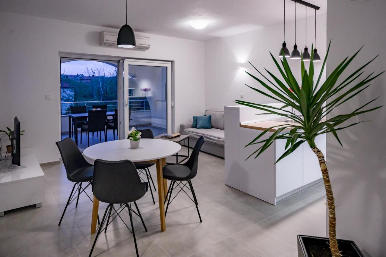 Apartmani Villa Zora لوبار المظهر الخارجي الصورة