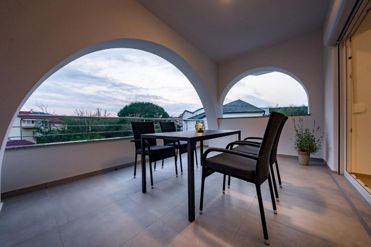 Apartmani Villa Zora لوبار المظهر الخارجي الصورة