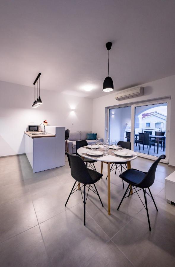 Apartmani Villa Zora لوبار المظهر الخارجي الصورة