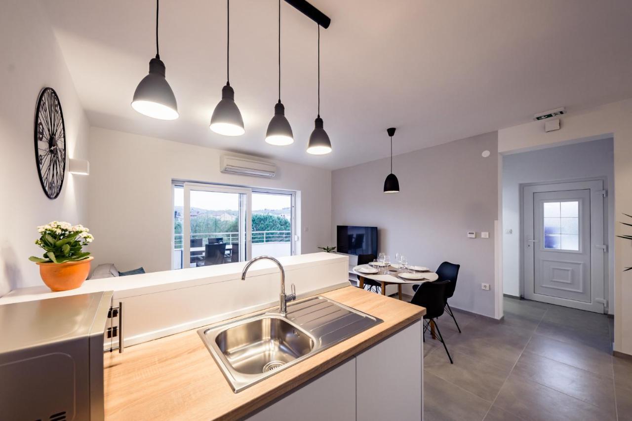 Apartmani Villa Zora لوبار المظهر الخارجي الصورة