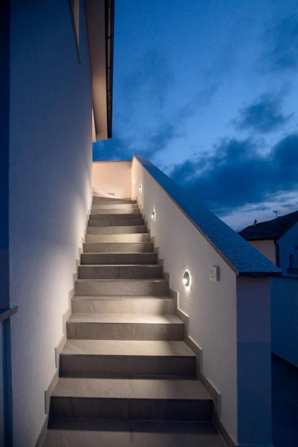 Apartmani Villa Zora لوبار المظهر الخارجي الصورة