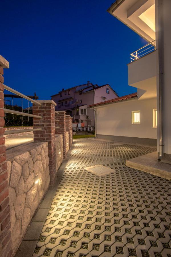 Apartmani Villa Zora لوبار المظهر الخارجي الصورة