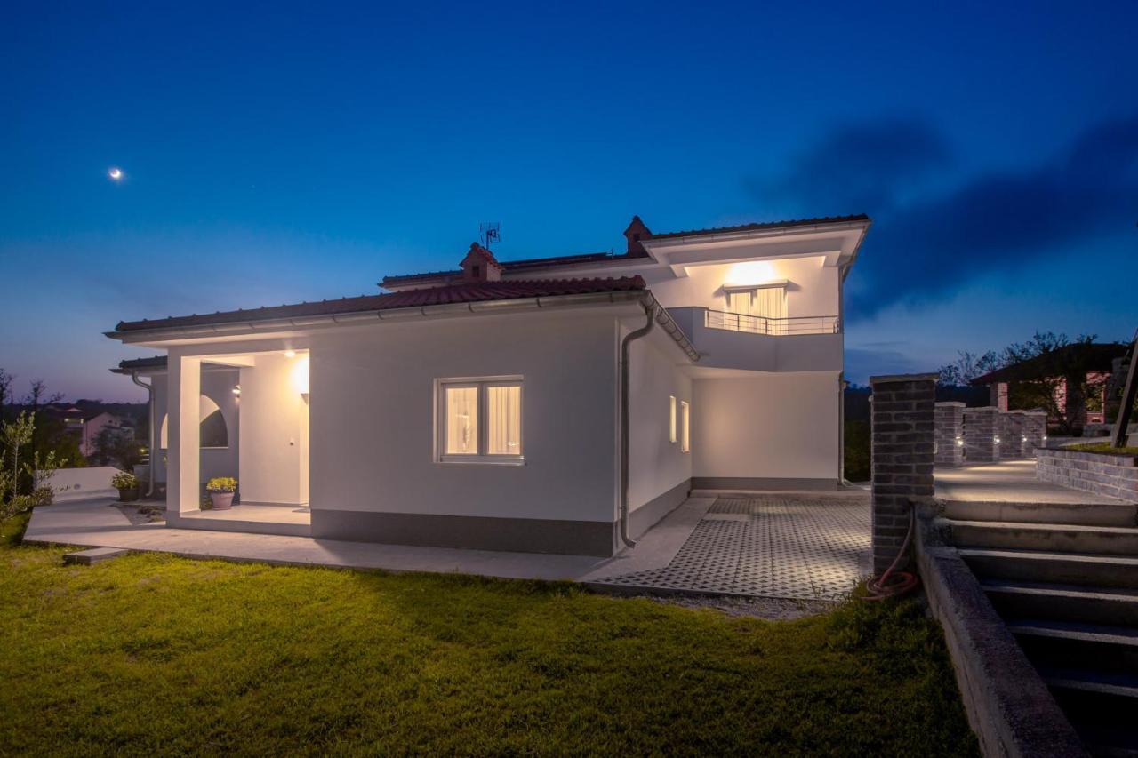 Apartmani Villa Zora لوبار المظهر الخارجي الصورة