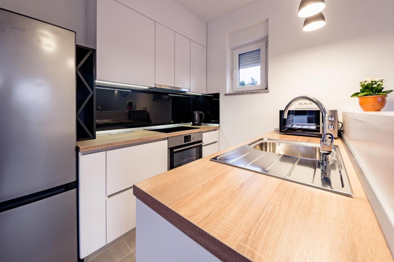 Apartmani Villa Zora لوبار المظهر الخارجي الصورة